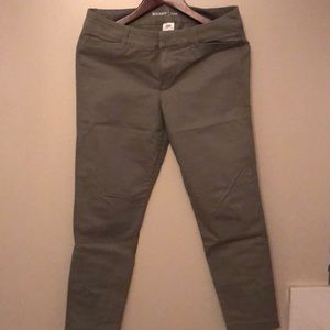 Old navy olive dress khakis! Size 6 Reg
